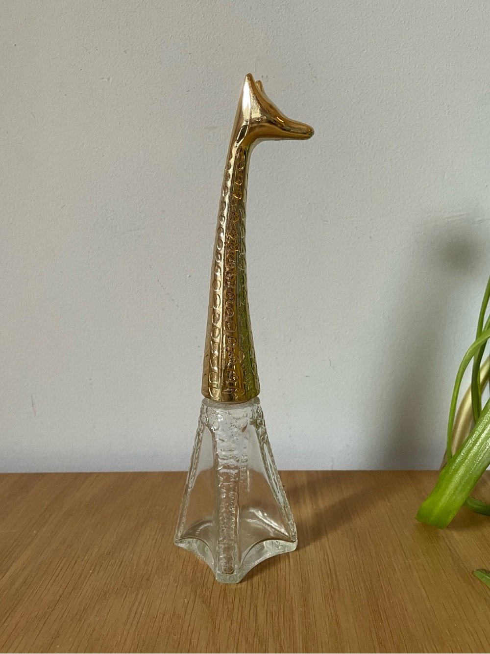 Vintage 1970s Avon Graceful Giraffe Glass Bottle